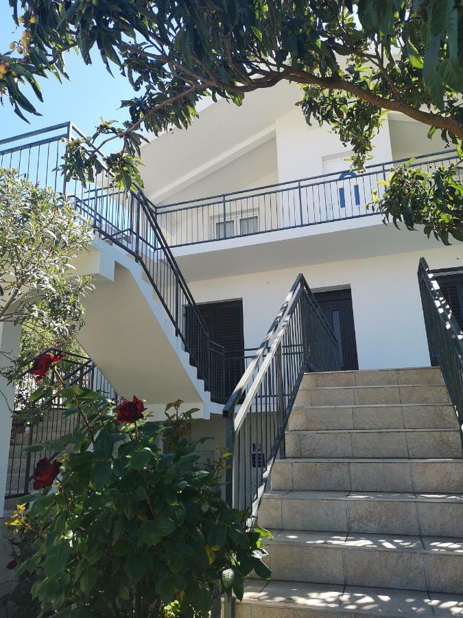 Apartman Sissy Primosten Bagian luar foto